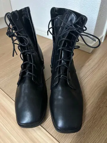 블랙 레이스업 숏부츠