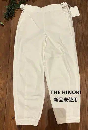 THE HINOKI 화이트 팬츠