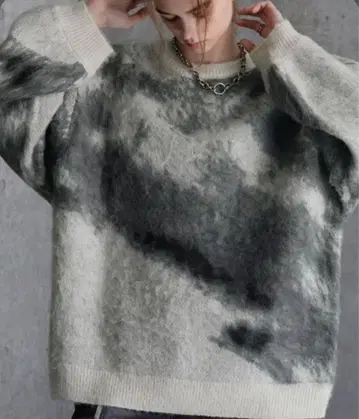 SERACE 루즈 실루엣 추상 샤기 니트 S 사이즈 완판템