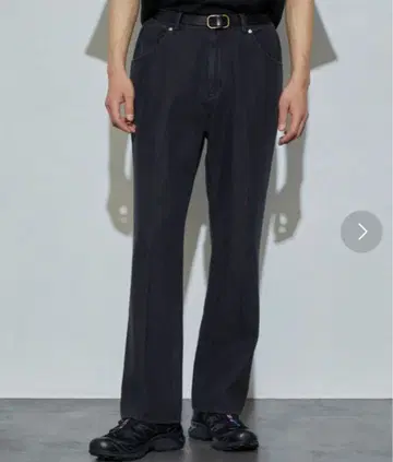 Firsthand 오존 가공 블랙 센터 프레스 플레어 데님 L