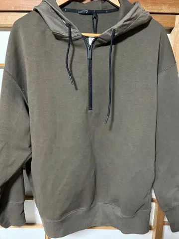 유니클로 드라이 맨투맨 하프 지퍼 후드티 L 미사용