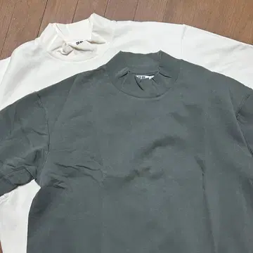 유니클로 U 모크넥 셔츠 2개 세트