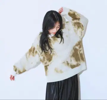 애니멀 라이크 패턴 풀오버 지나시스 미사용 새상품 이번 시즌 신상