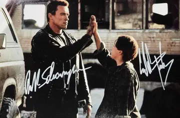 아놀드 슈왈제네거 에드워드 퍼롱 친필 사인입 사진 L