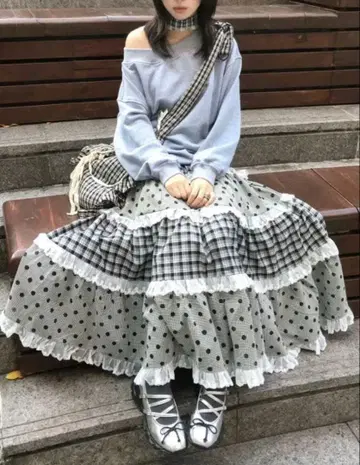 프릴 달린 도트 체크 롱 스커트