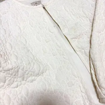 화이트 퀼팅 자켓