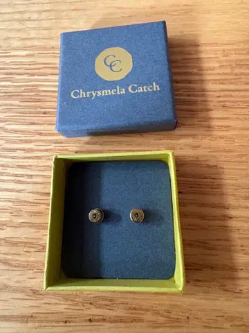 Chrysmela 캐치 귀걸이 캐치