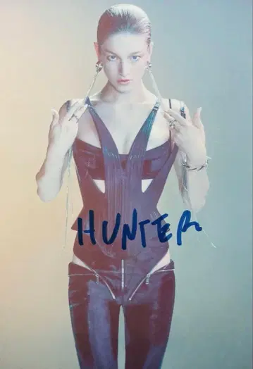 헌터 셰이퍼 친필 사인 포함 사진 행거 게임 0 6S