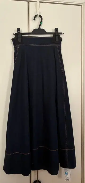 [택 포함 새상품] STRAWBERRY FIELDS 백리본 데님 스커트