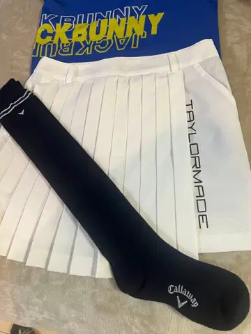 TAYLORMADE 화이트 플리츠 스커트 삭스 덤