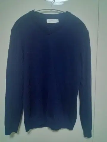 Calvin Klein 네이비 V넥 스웨터 M