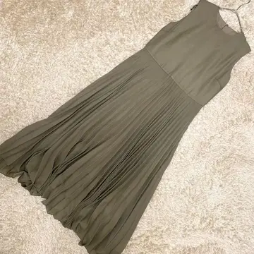 [ 고품질 ] Mila Owen 플리츠 절개 원피스 카키 1