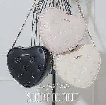 새상품 미사용 택 포함 pium 모노그램 하트 퀼팅 미니백 아이보리