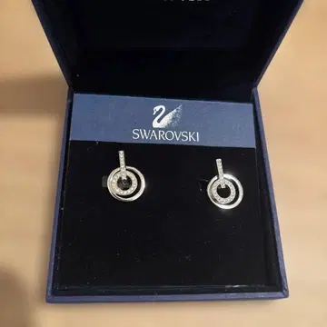 Swarovski 실버 서클형 귀찌