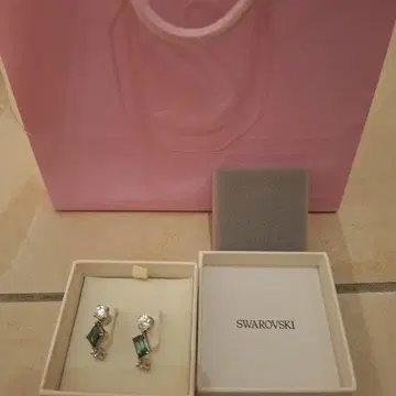 Swarovski 그린 크리스탈 스터드 귀걸이