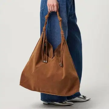 LE VERNIS 스웨이드 노트 숄더 백