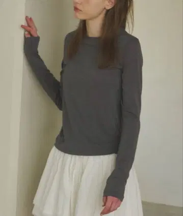 GIUNON 그레이 도트 무늬 긴팔 T셔츠