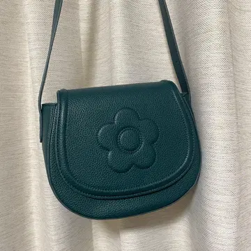 다크 그린 플랩 숄더백 마리콴트