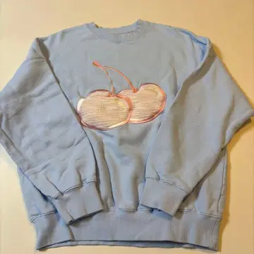 KIRSH 스카이블루 체리 자수 트레이닝복