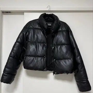 ZARA 인조 가죽 크롭 다운 자켓 사이즈 M