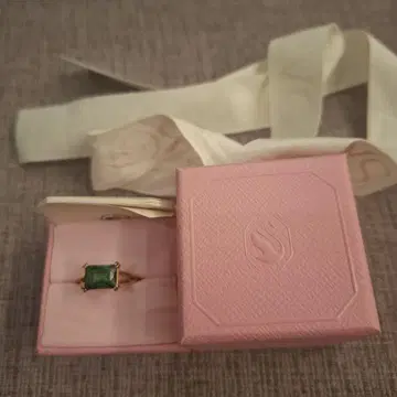 에메랄드컷 그린 반지 골드