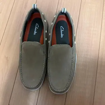 Clarks 베이지 로퍼