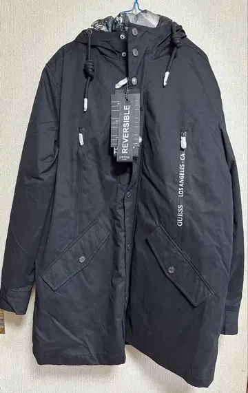 [ 새상품 ] GUESS 리버서블 블랙 다운 자켓