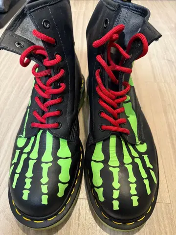 스켈레톤 디자인 하이컷 부츠