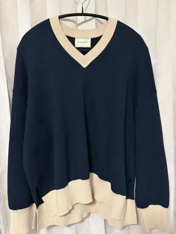 UNITED ARROWS 네이비 베이지 V넥 긴팔