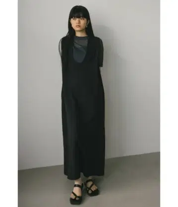 [ 새상품급 ] STYLEMIXER 스타일믹서 딥 U 플레어 원피스