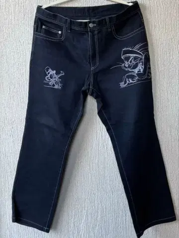 까스텔바작 톰과 제리 자수 블랙 데님 팬츠