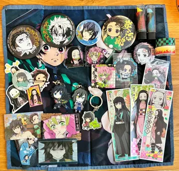 귀멸의 칼날 캐릭터 굿즈 키링, 스티커, 캔 배지, 카드 등