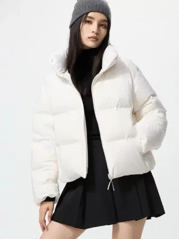 유니클로 심리스 다운 숏 자켓 M