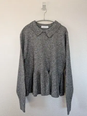 BONLECILL/볼륨 슬리브 페플럼 폴로 니트