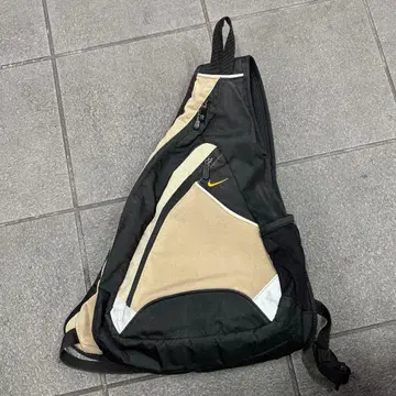나이키 슬링 백 블랙/베이지