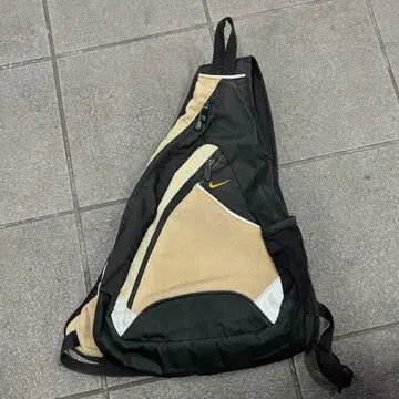 나이키 슬링 백 블랙/베이지