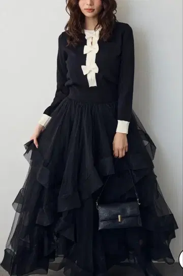 [새상품 frene] 프론트 리본 가디건 + 프릴 티어드 볼륨 스커트