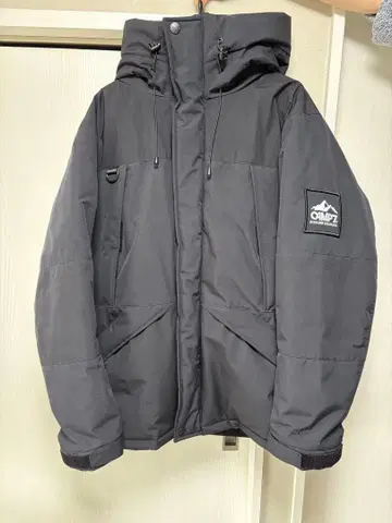 CAMP7 블랙 다운 자켓 후드 부착