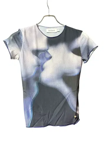 Desigual. 데시구알 T-shirt 상의