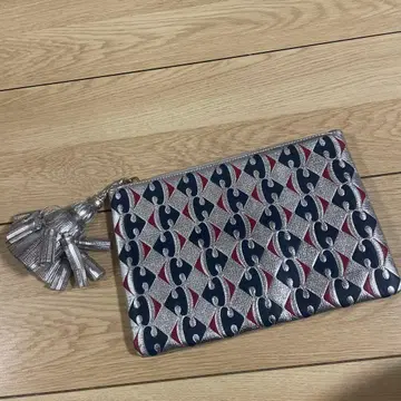새상품급 안야 힌드마치 클러치백 태슬 실버