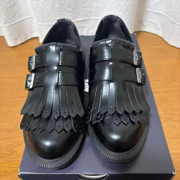 프린지 장식 블랙 로퍼