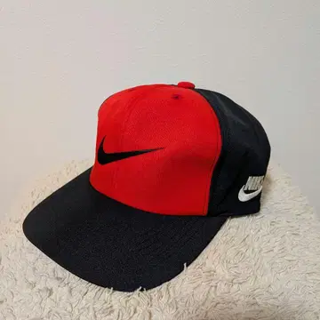 은색 택 나이키 캡 멀티 컬러