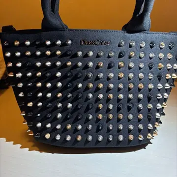 DRESSCAMP 스터드 장식 블랙 핸드백