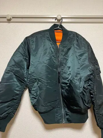 MA-1 스타일 다크 그린 자켓