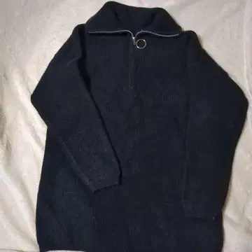 블랙 리브 하이넥 스웨터