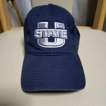 STATE U 자수 로고 네이비 캡