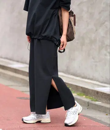 항균 방취 / OE 슬릿 맥시 스커트 2025년 모델