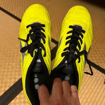 인조 잔디에서도 사용할 수 있는 스파이크