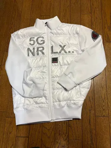 화이트 집업 자켓