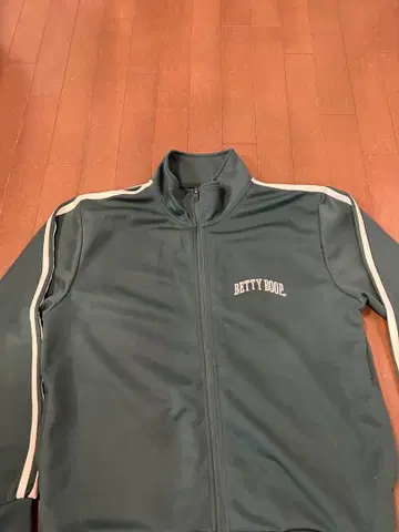 BETTY BOOP 저지 M 다크 그린 포켓 부분에 보풀 있습니다.